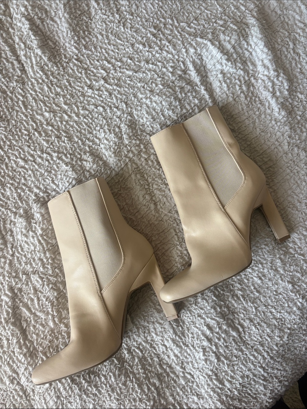 Women's Cream Block-Heel Chelsea Ankle Boots